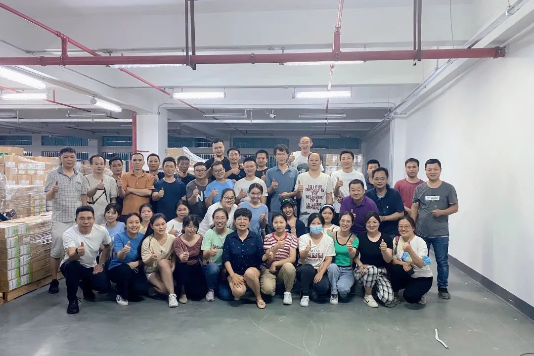 同心聚力 戰(zhàn)高溫酷暑，英唐智控圓滿完成深圳倉搬遷工作